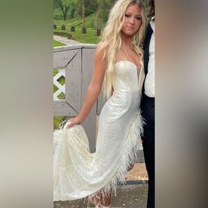 Cream/off white Jovani Prom Dress 00